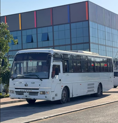 Eaicher Bus 2015 64 seater white Gcc Low Km