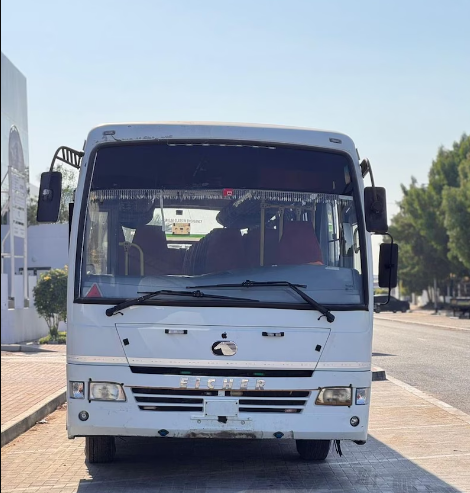 Eaicher Bus 2015 64 seater white Gcc Low Km