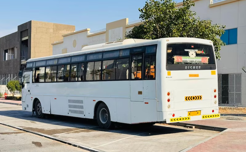 Eaicher Bus 2015 64 seater white Gcc Low Km