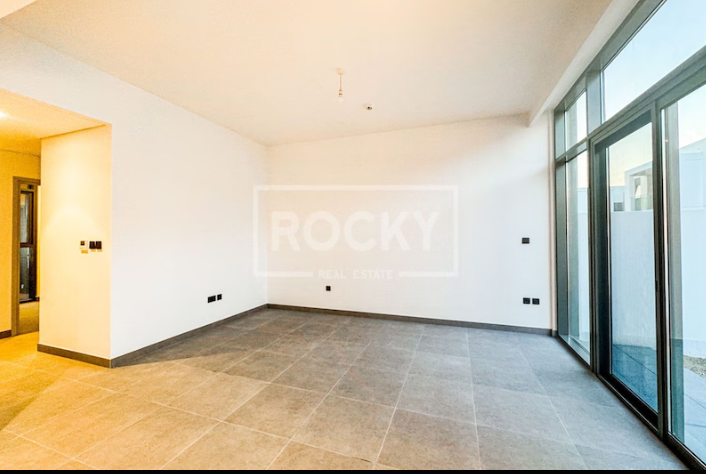 Open View |Unfurnished | Storage Room |Street view