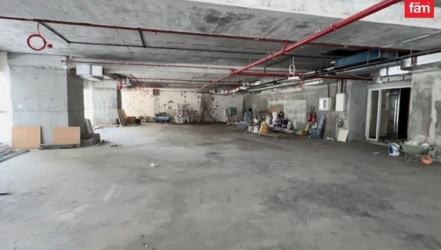 Prime Location |Retail and Cafe Permit |4 Parkings