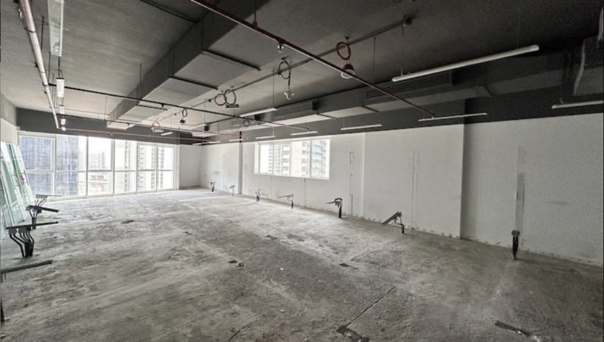 Massive Space | Sale| High Floor | Close To Metro