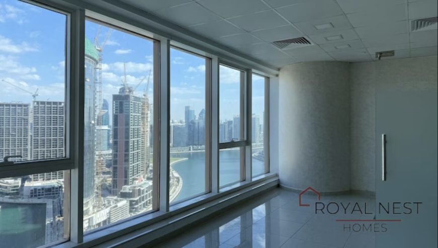 Burj Khalifa / Lake View | Pantry | Washroom