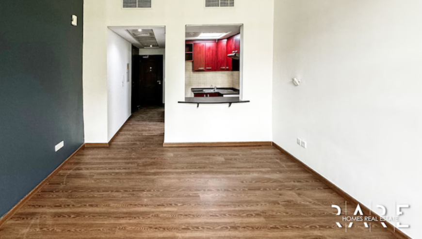 Exclusive! Fully Managed with Wooden Flooring, Vacant Unit