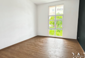 Exclusive! Fully Managed with Wooden Flooring, Vacant Unit