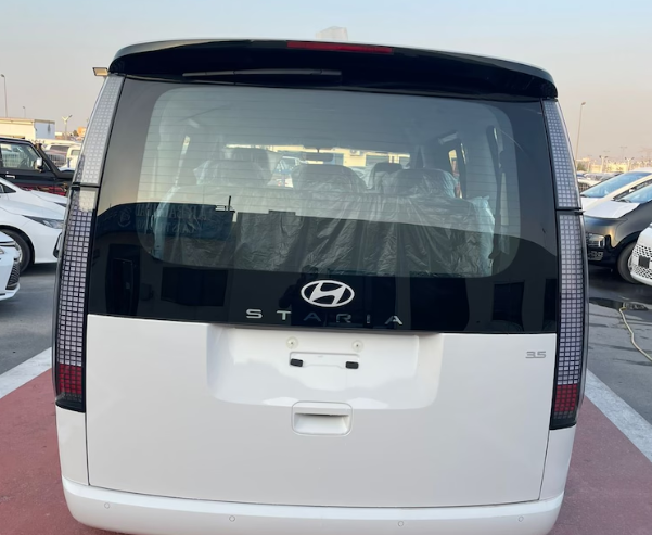 Hyundai Staria Luxury