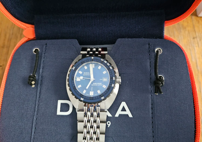 Doxa 830.10.211.10.SE4 Limited Edition Watch Automatic movement Blue dial