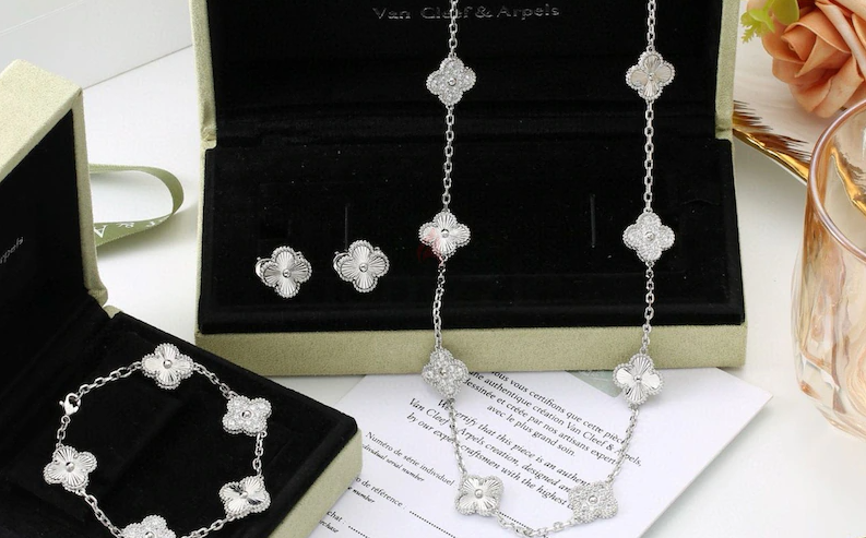 Van Cleef Arpels Necklace Set