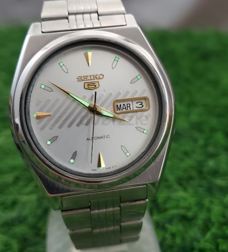 Rare And Vintage Seiko5 caliber 7S26 Stainless Steel silver dial Japan made Men’s Watch (USED)