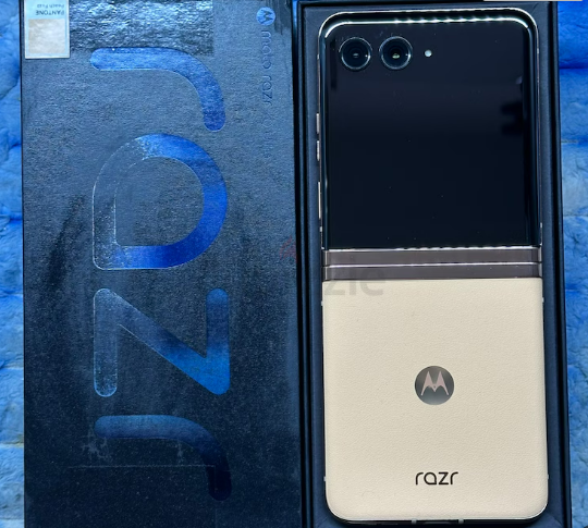 motorola razr 40 ultra 512gb storage just box open gold color Posted 2 days ago