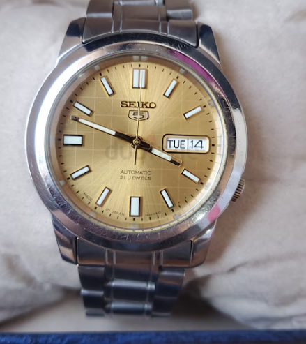 Vintage Seiko5 Automatic 7S26 caliber 21-jewels Golden 39mm Dial Japan made Mens Watch (USED)