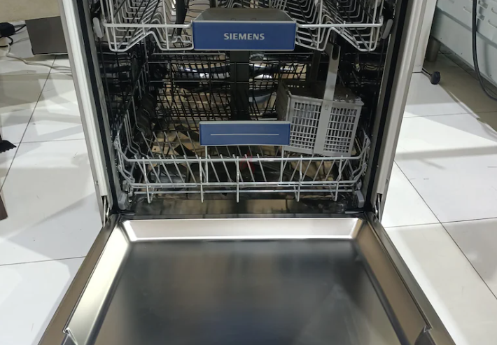 SIEMENS Latest Model IQ300 Dishwasher 3 Rack Like Brand New Perfect Working