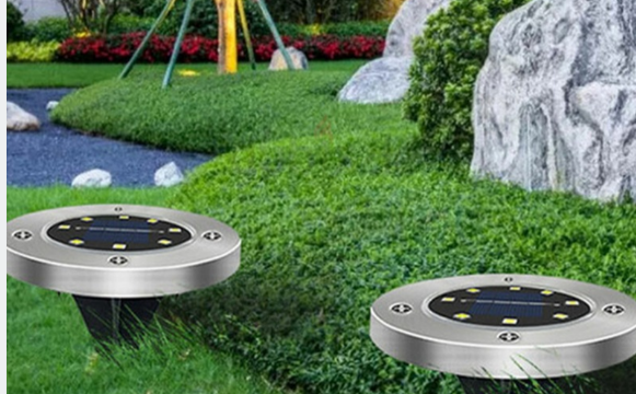 Solar Power Outdoor Lawn Garden light set of 4 NEW