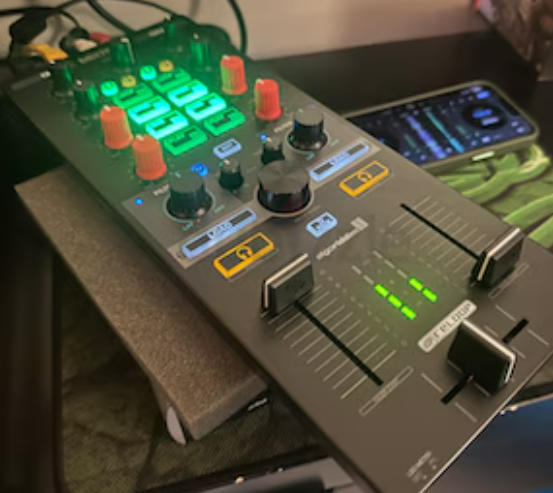 RELOOP MIXTOUR by ALGORIDDIM (PROFESSIONAL TWO CHANNEL DJ CONTROLLER