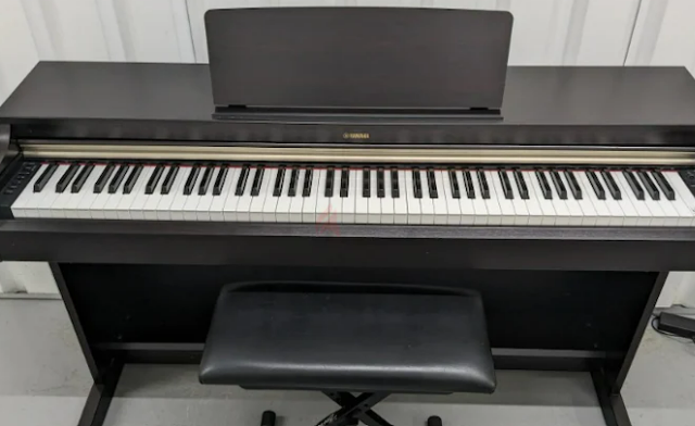 Yamaha Arius YDP 162 Digital Piano With Bench