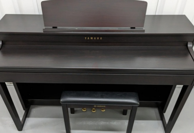 Yamaha CLP 440 Dark Rosewood With Bench