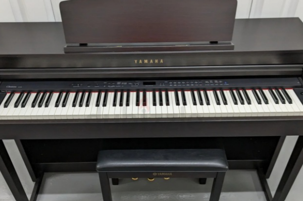 Yamaha CLP 440 Dark Rosewood With Bench