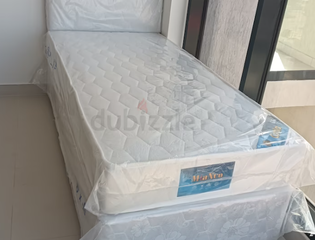 Selling brand new American single base with spring soft mattress