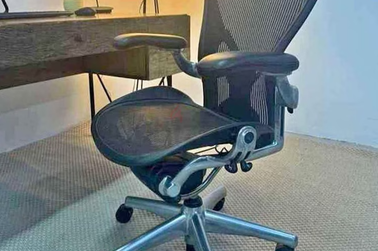 Herman Miller Aeron chair size C