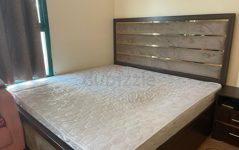 Bed mattress with dressing just 5 months use