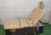 massage table طاولة مساج