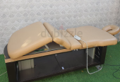 massage table طاولة مساج