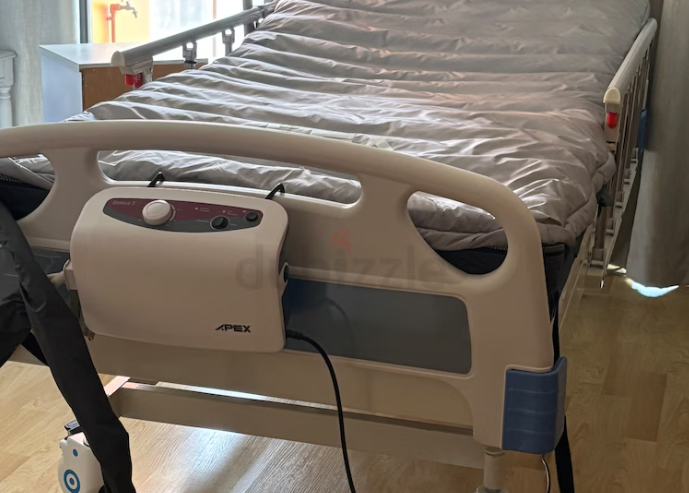 Electrical Medical Bed in Optimal Conditions, electrical anti bedsore mattress and Oxigent tank