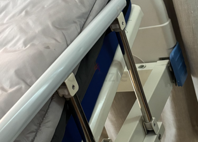 Electrical Medical Bed in Optimal Conditions, electrical anti bedsore mattress and Oxigent tank