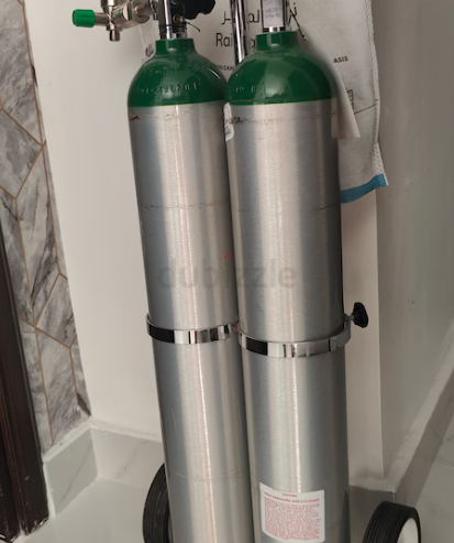 Oxygen supply tanks with rolling trolley. 10 liter and 4.5 liter