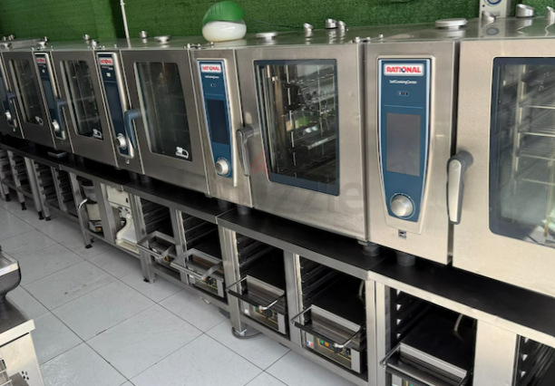 RATIONAL 6 TRAYS GAS COMBI OVEN