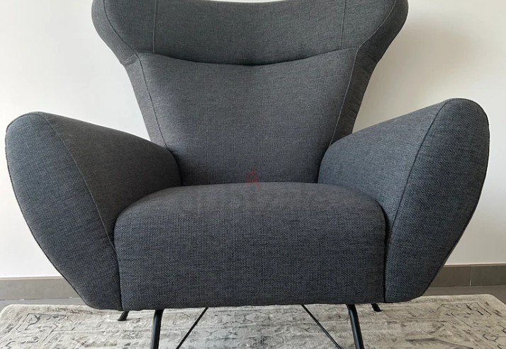 Modern Comfortable Arm Chair for sale (excellent condition)