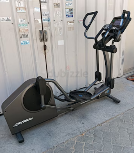 Life fitness cross trainer. E3