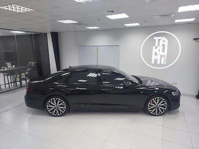 Audi A8 Luxury