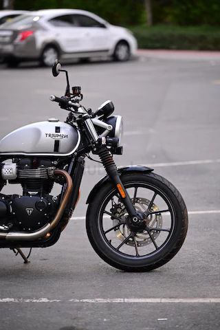 Triumph street twin