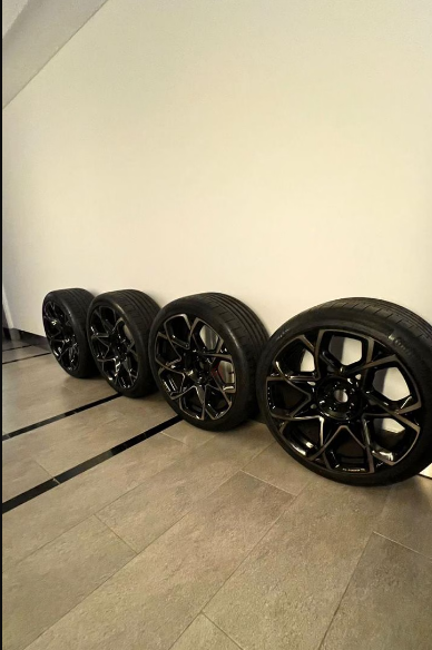 Kahn Design Rims with tires