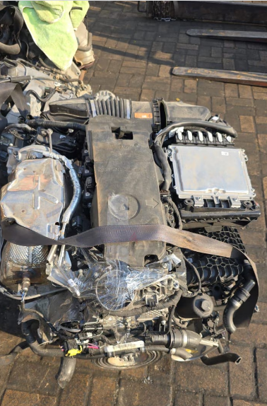 Mercedes s500 4 Matic engine