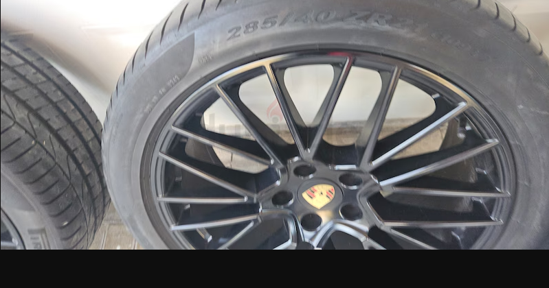RS spyder Porsche Genuine 21 inch black set with Pirelli tires