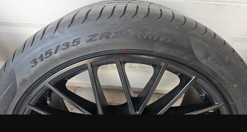 RS spyder Porsche Genuine 21 inch black set with Pirelli tires