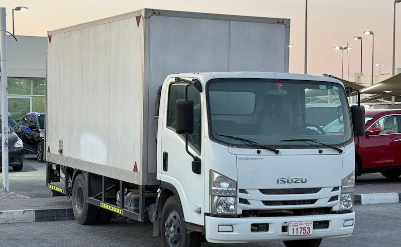 2019 ISUZU-REWARD-NPR – Dry Van With Hydraulic Gate – Gcc Specs – EMI 1900 Aed PM