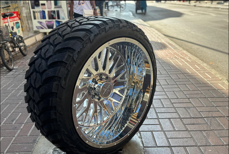 Hummer H2 wheel and tyres size 26”