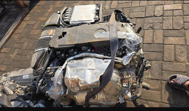 Mercedes s500 4 Matic engine