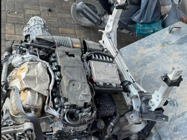 Mercedes s500 4 Matic engine