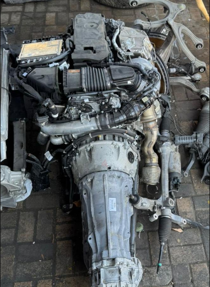 Mercedes s500 4 Matic engine