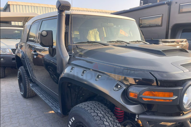 FJ CRUISER: ARCTIC TRUCKS RIMS BRAND NEW DUNLOP TIRES