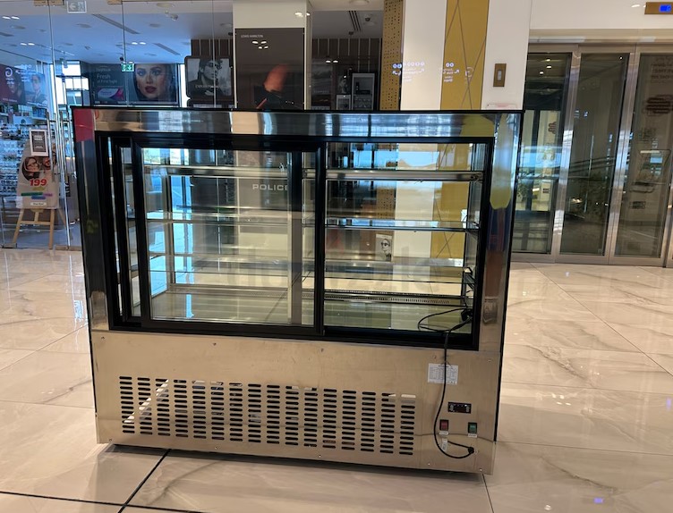 Cake refrigerator use for 3 months Shj shj