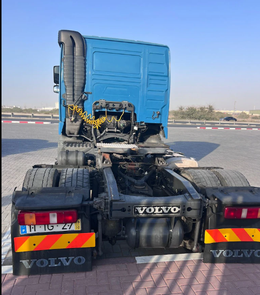 VOLVO HEAD TRUCK