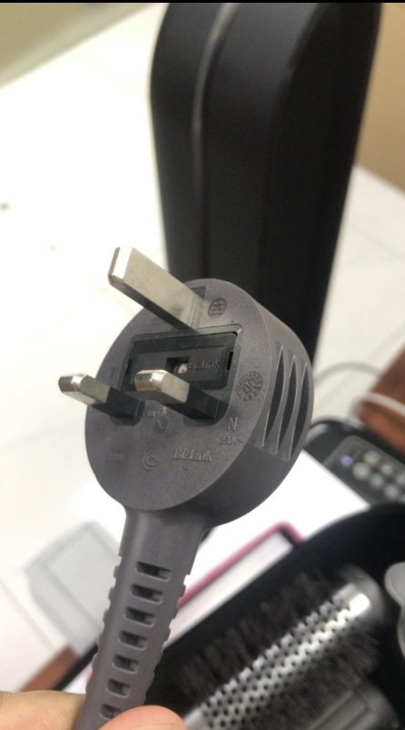 Dyson New Supersonic Hair Dryer HD15 with 4 Attachements and Presentation case, Onyx Gold -HK