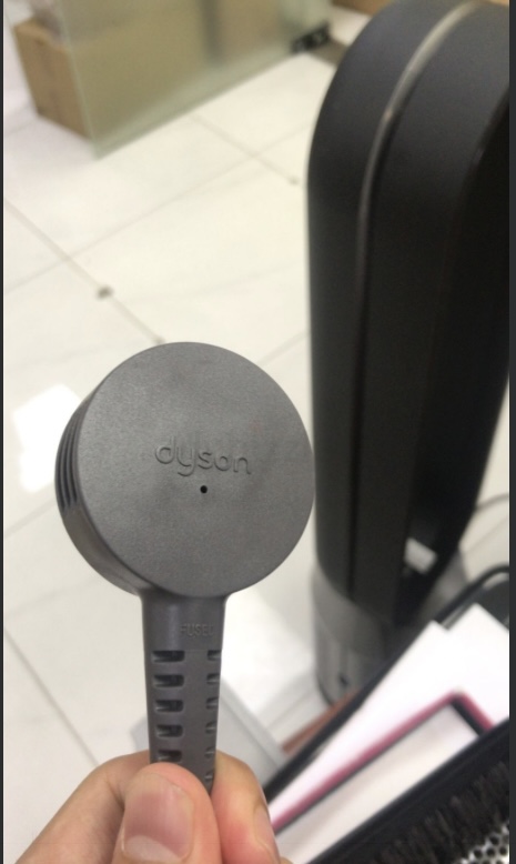 Dyson New Supersonic Hair Dryer HD15 with 4 Attachements and Presentation case, Onyx Gold -HK