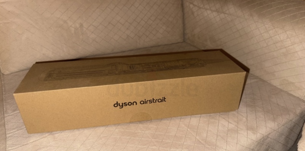 Dyson Airstrait with carrying case.Never used.