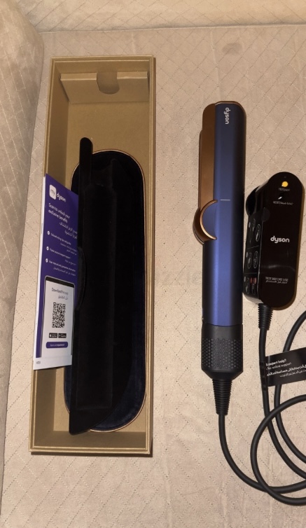 Dyson Airstrait with carrying case.Never used.
